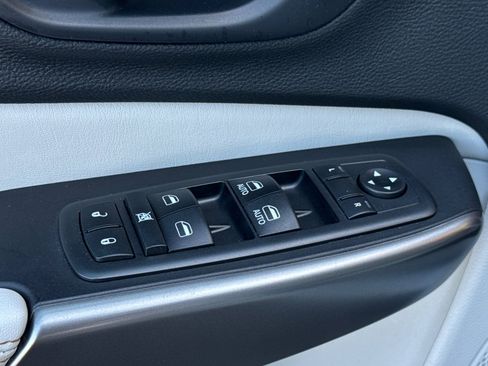 Used 2019 Jeep Cherokee Limited w/ Luxury Group AWD/4WD image 13