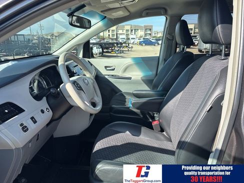 Used 2012 Toyota Sienna SE image 15