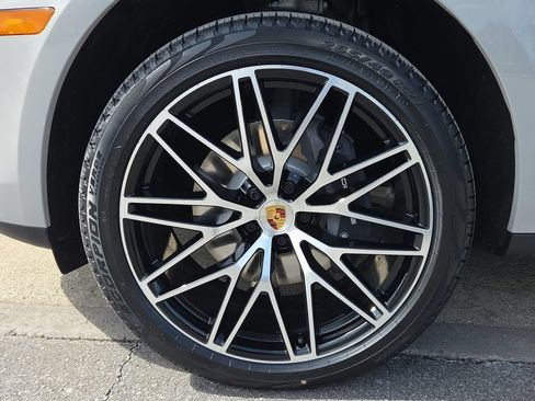 Certified 2026 Porsche Macan AWD/4WD image 24