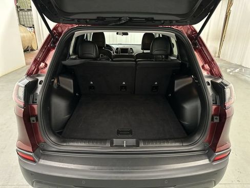 Used 2019 Jeep Cherokee Latitude Plus AWD/4WD image 23