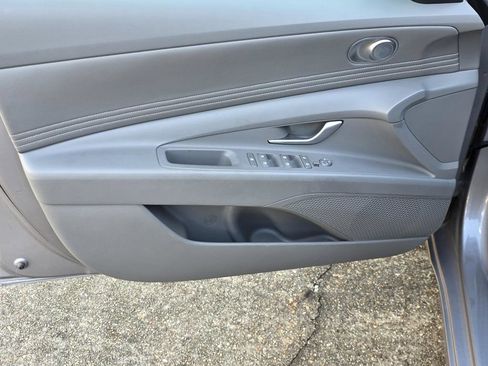 Used 2025 Hyundai Elantra SEL FWD image 29