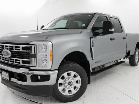 Used 2023 Ford F350 XLT image 3