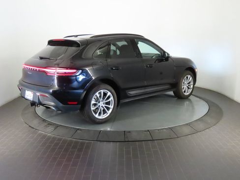 Certified 2026 Porsche Macan AWD/4WD image 7
