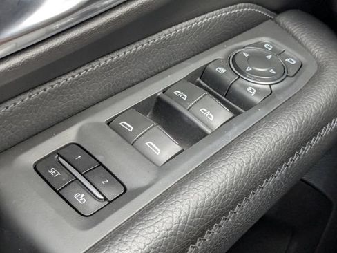 Used 2022 GMC Yukon Denali w/ Denali Premium Package AWD/4WD image 36