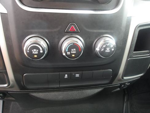 Used 2019 RAM 1500 Classic SLT RWD image 23