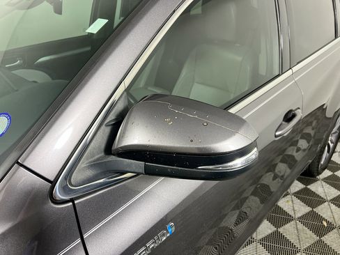 Used 2019 Toyota Highlander XLE image 12