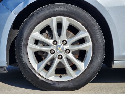 Used 2017 Chevrolet Malibu LT image 11