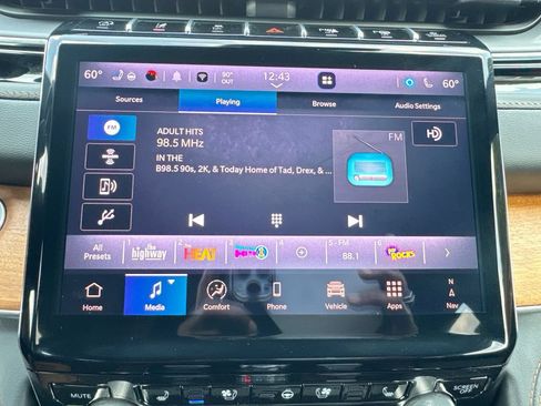 Used 2025 Jeep Grand Cherokee L Summit AWD/4WD image 25