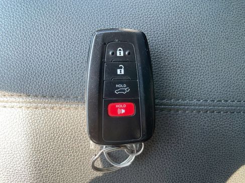 Used 2019 Toyota RAV4 Limited AWD/4WD image 30