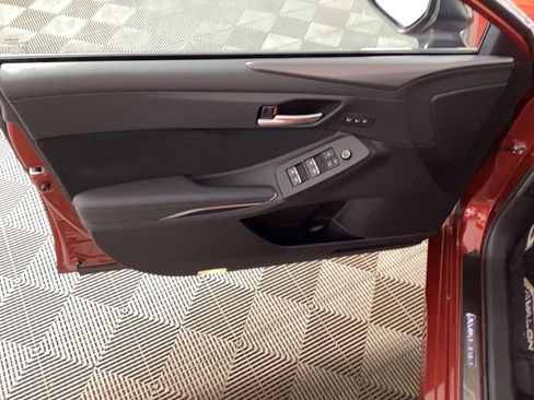 Used 2021 Toyota Avalon Touring image 18
