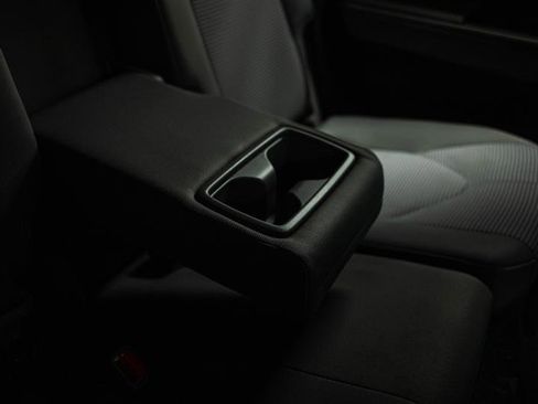 Used 2020 Toyota Highlander LE FWD image 14
