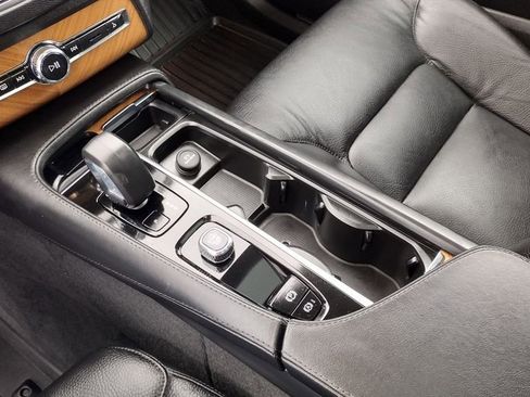 Used 2023 Volvo XC90 T8 Plus w/ Protection Package Premier image 13