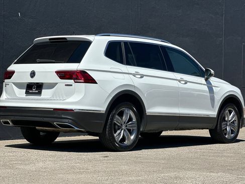 Used 2020 Volkswagen Tiguan SEL AWD/4WD image 2
