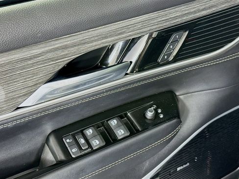 Used 2022 Jeep Wagoneer Series III w/ Premium Group I RWD image 18