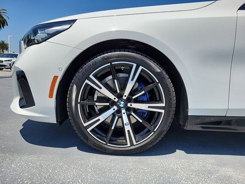 Used 2025 BMW 530i w/ M Sport Package RWD image 5