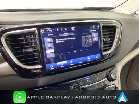 Used 2024 Chrysler Pacifica Touring-L image 2