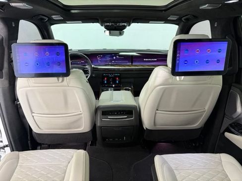 Used 2025 Cadillac Escalade Sport Platinum AWD/4WD image 23