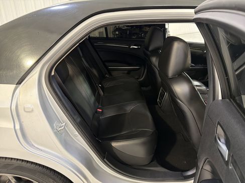 Used 2021 Chrysler 300 Touring L image 11