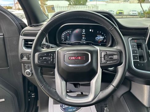 Used 2023 GMC Yukon XL SLT image 17
