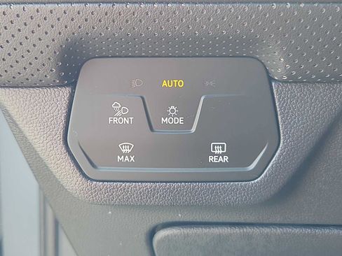Used 2024 Volkswagen Atlas Cross Sport SEL R-Line AWD/4WD image 19