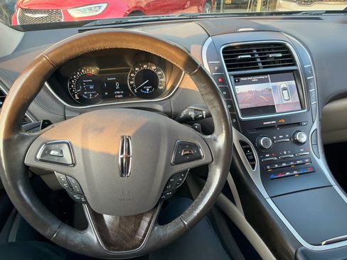 Used 2017 Lincoln MKX Reserve w/ Luxury Package AWD/4WD image 9