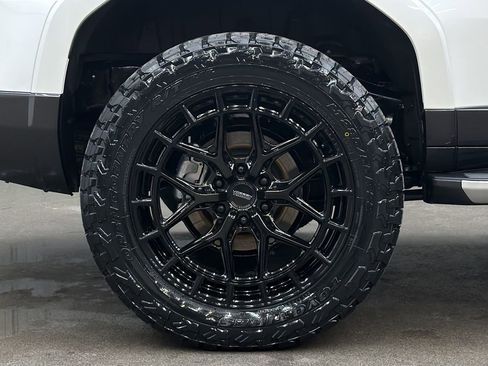 Used 2025 Lexus GX 550 w/ Accessory Package (Z1) image 11