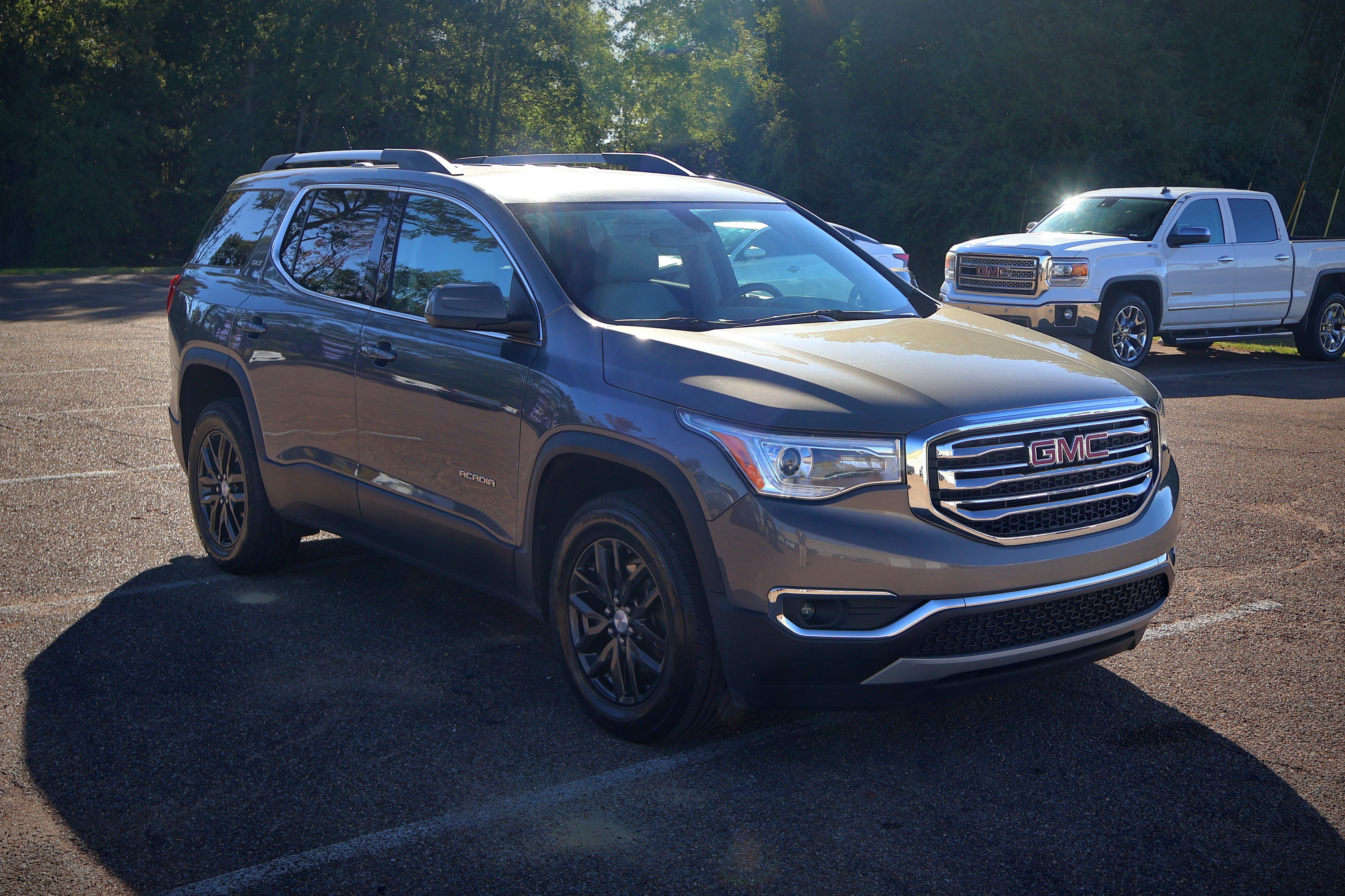Used 2019 GMC Acadia SLT w/ LPO, Floor Liner Package FWD image 4