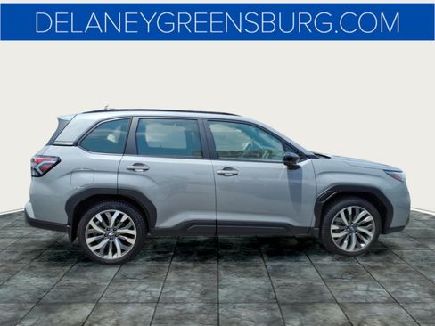 Used 2025 Subaru Forester Touring AWD/4WD image 2