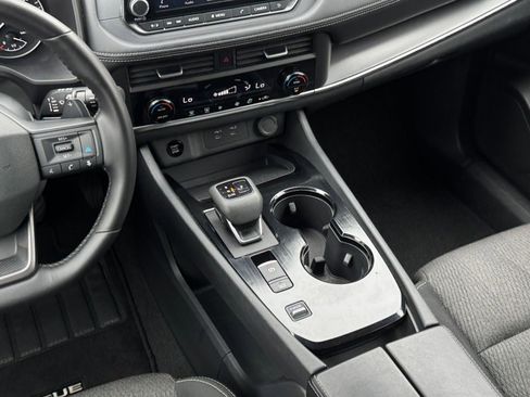 Used 2025 Nissan Rogue SV FWD image 43