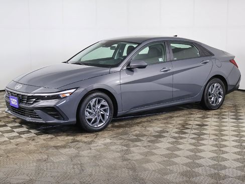 Certified 2024 Hyundai Elantra SEL image 7