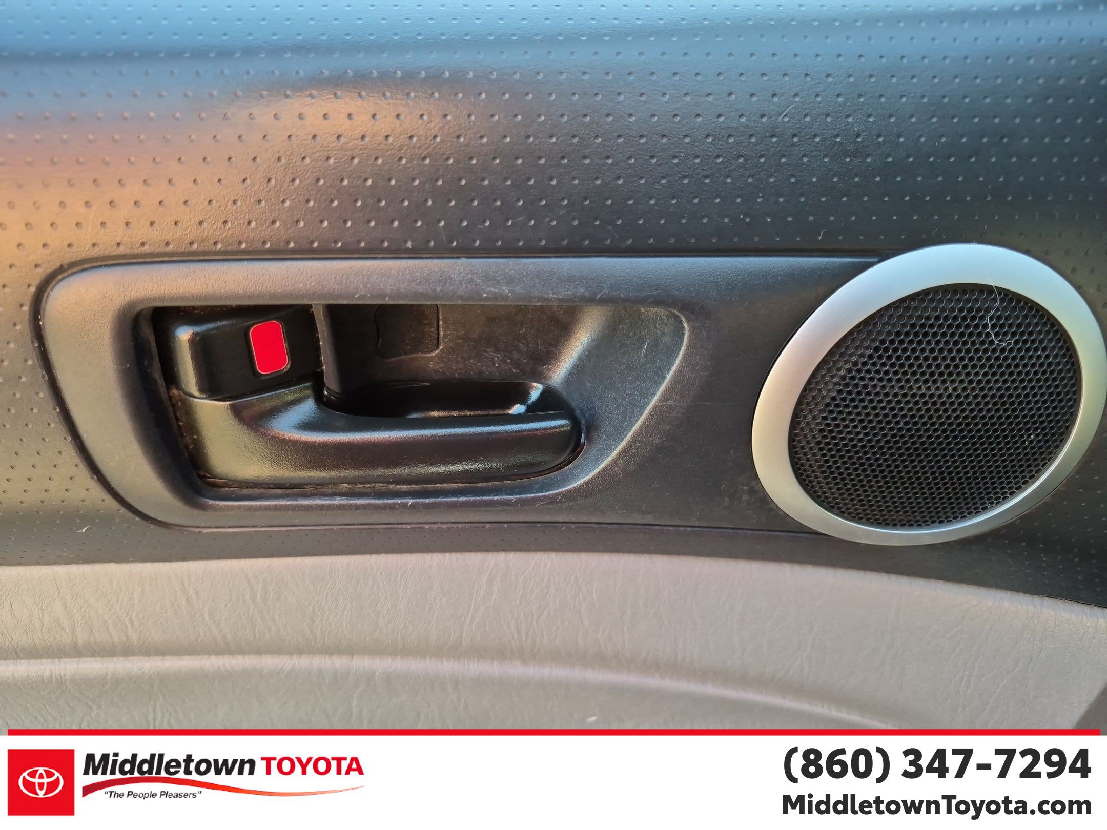 Used 2015 Toyota Tacoma 4x4 Access Cab V6 w/ TRD Sport Package image 11