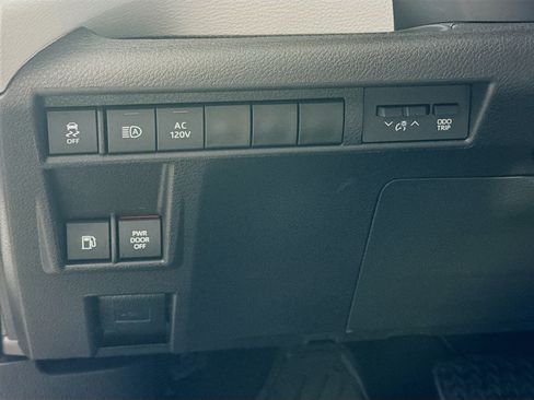 Used 2025 Toyota Sienna XLE w/ XLE Plus Package FWD image 10