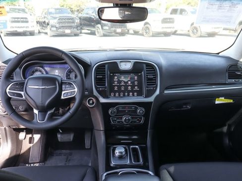Used 2023 Chrysler 300 Touring w/ Sport Appearance Package RWD image 26