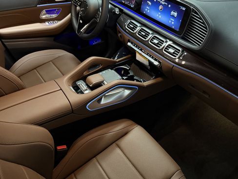 New 2026 Mercedes-Benz GLS 450 4MATIC image 16