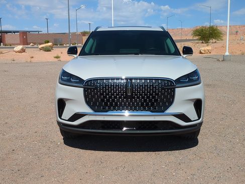 Used 2025 Lincoln Aviator Reserve w/ Illumination Package AWD/4WD image 8