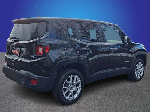 Used 2023 Jeep Renegade Latitude image 4
