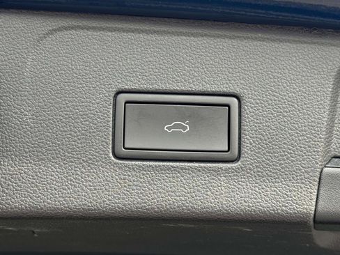 Certified 2022 Volkswagen Atlas SE image 13