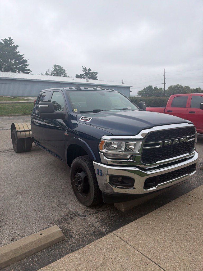 Used 2024 RAM 3500 Tradesman w/ Chrome Appearance Group AWD/4WD image 3