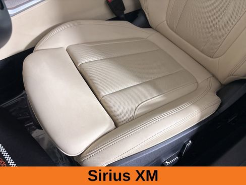 Used 2025 BMW 330i Sedan image 12