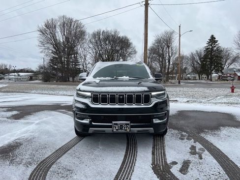 Used 2023 Jeep Wagoneer L Series III w/ Premium Group I image 2