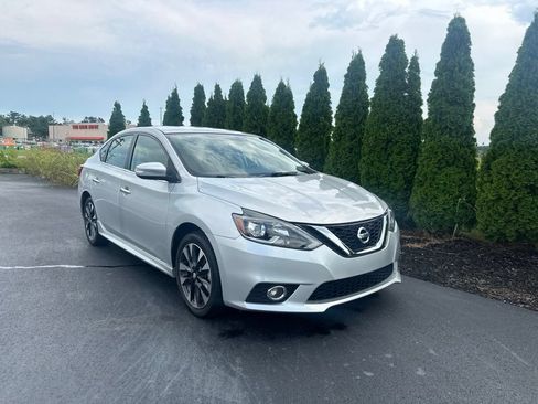 Used 2017 Nissan Sentra SR FWD image 2