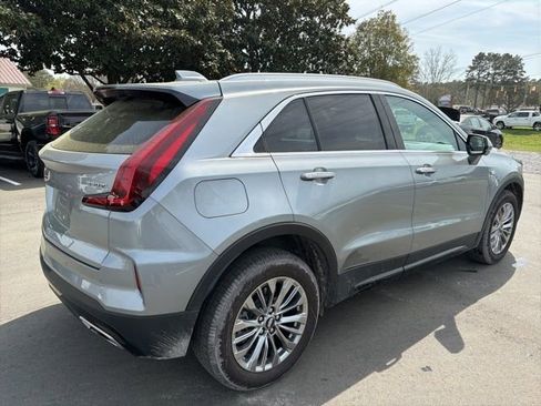 Used 2025 Cadillac XT4 Premium Luxury image 3