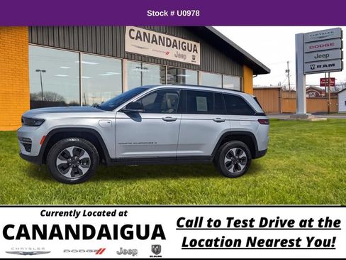 Used 2022 Jeep Grand Cherokee Limited 4xe w/ Luxury Tech Group II AWD/4WD image 4
