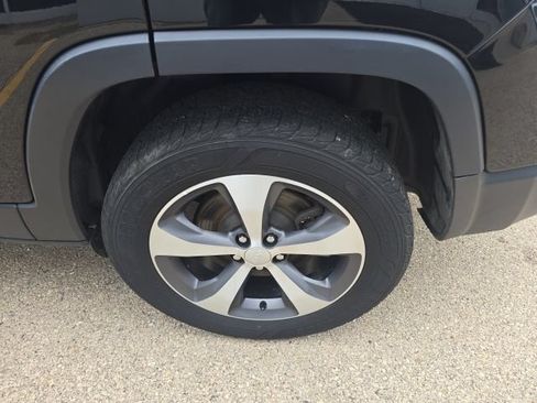 Used 2020 Jeep Cherokee Limited AWD/4WD image 13