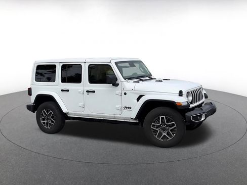 Used 2025 Jeep Wrangler Unlimited Sahara AWD/4WD image 2