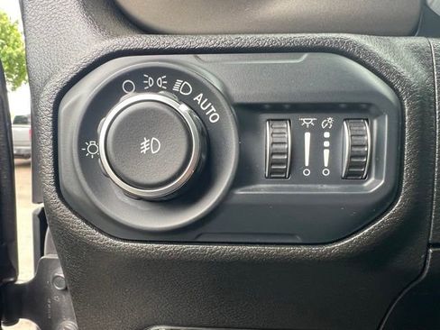 Used 2018 Jeep Wrangler Sport AWD/4WD image 19