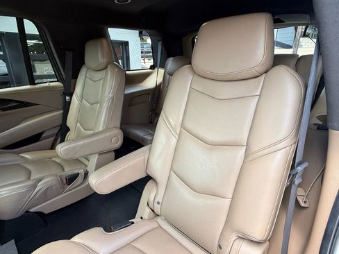 Used 2019 Cadillac Escalade Platinum image 35