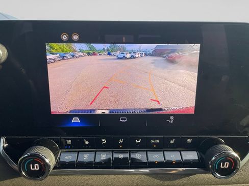 Used 2023 Chevrolet Colorado ZR2 w/ ZR2 Convenience Package III AWD/4WD image 27