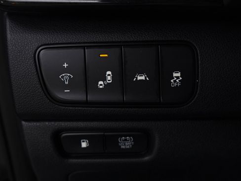 Used 2017 Kia Niro EX image 22