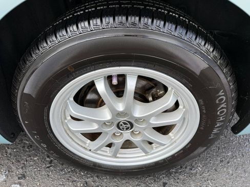 Used 2017 Toyota Prius One FWD image 10
